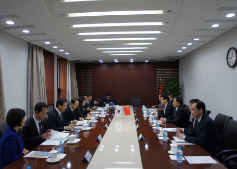 14.11.15 중국 주택도농건설부장관 회담(1).JPG