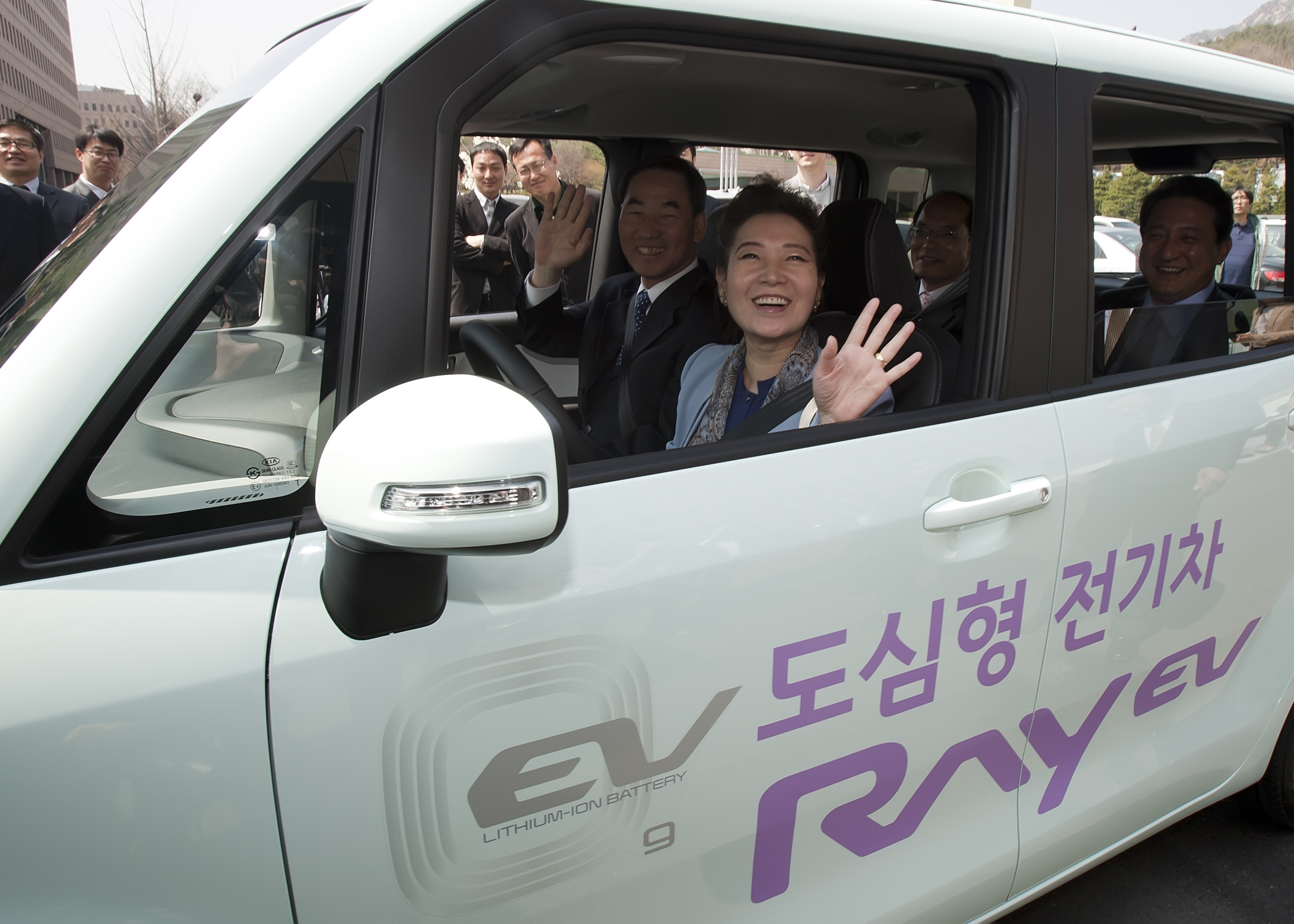 유영숙 환경부 장관, ‘2012년 전기자동차 보급사업 출범식‘을 개최 섬네일 이미지 1