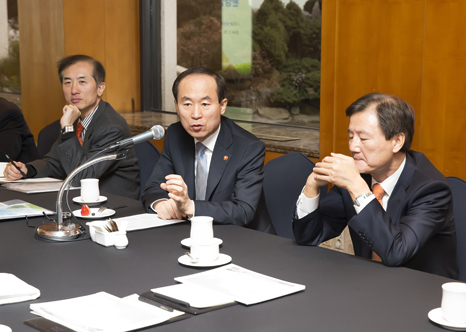 환경부장관, 한국시장경제포럼 참석 섬네일 이미지 1