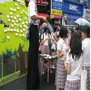 빗물오염 줄이기 거리캠페인(환경사랑 로고달기) 큰이미지