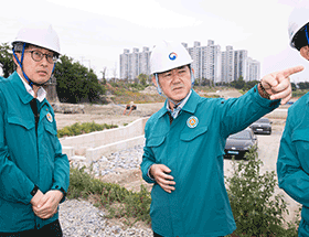 임상준 환경부차관, 홍수 예방을 위한 전주천 국가하천 정비현장 점검
