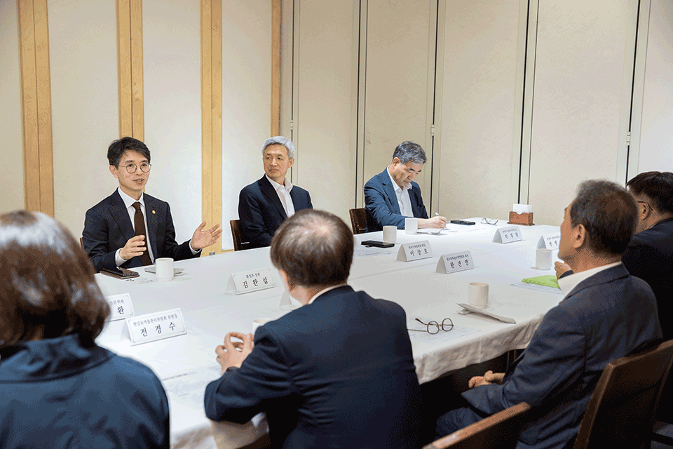 김완섭 환경부장관, 수자원 전문가 간담회 주재 섬네일 이미지 3