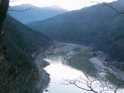 영월군 영월읍 문산리에서 아름다운 동강의 비경을 감상하세요...